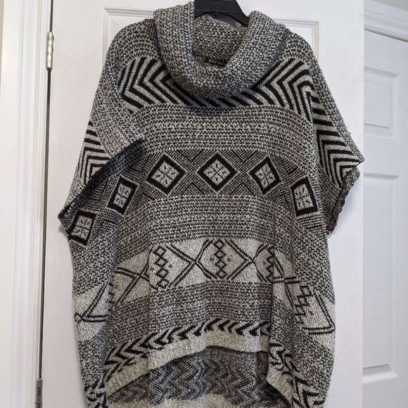 Short sleeve warm shrugg/Poncho - Picture 1 of 4